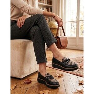 Clarks Shoes Womens Crafted with a sleek black leatherplatform loafers Size 8M